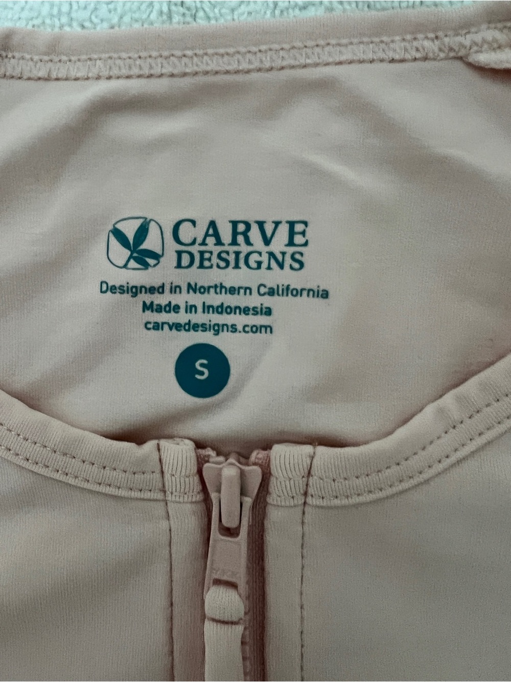 Carve Designs Blush Pink Short Sleeve rashguard and matching bikini top - Picture 4 of 7
